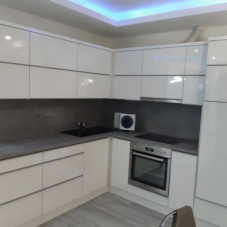 Dilara Apartman Sarvar Exterior photo