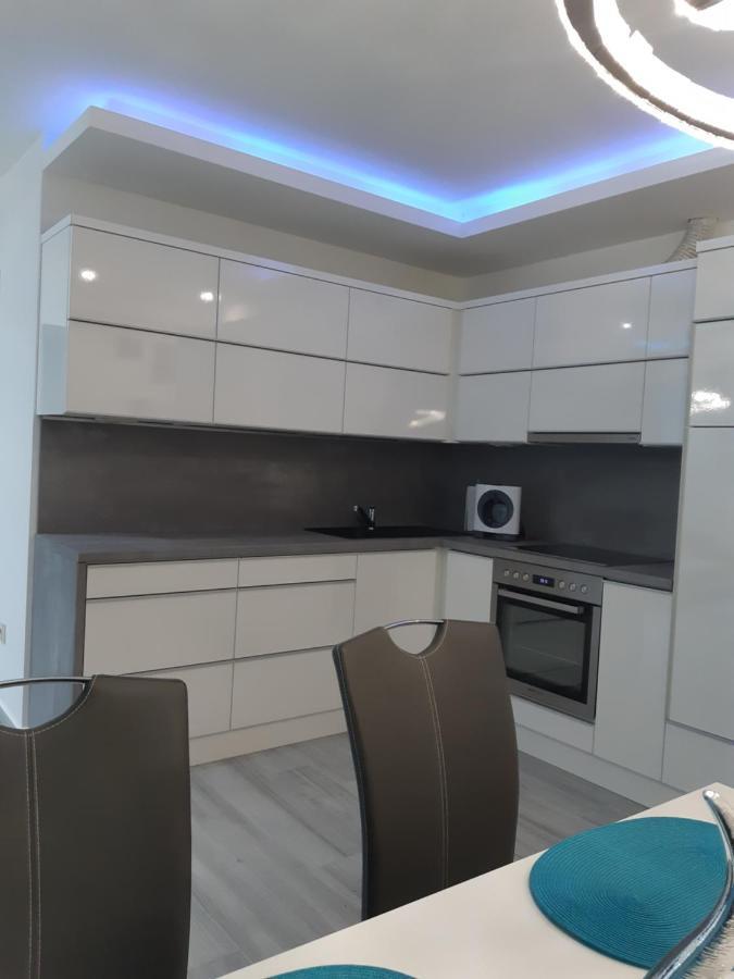 Dilara Apartman Sarvar Exterior photo
